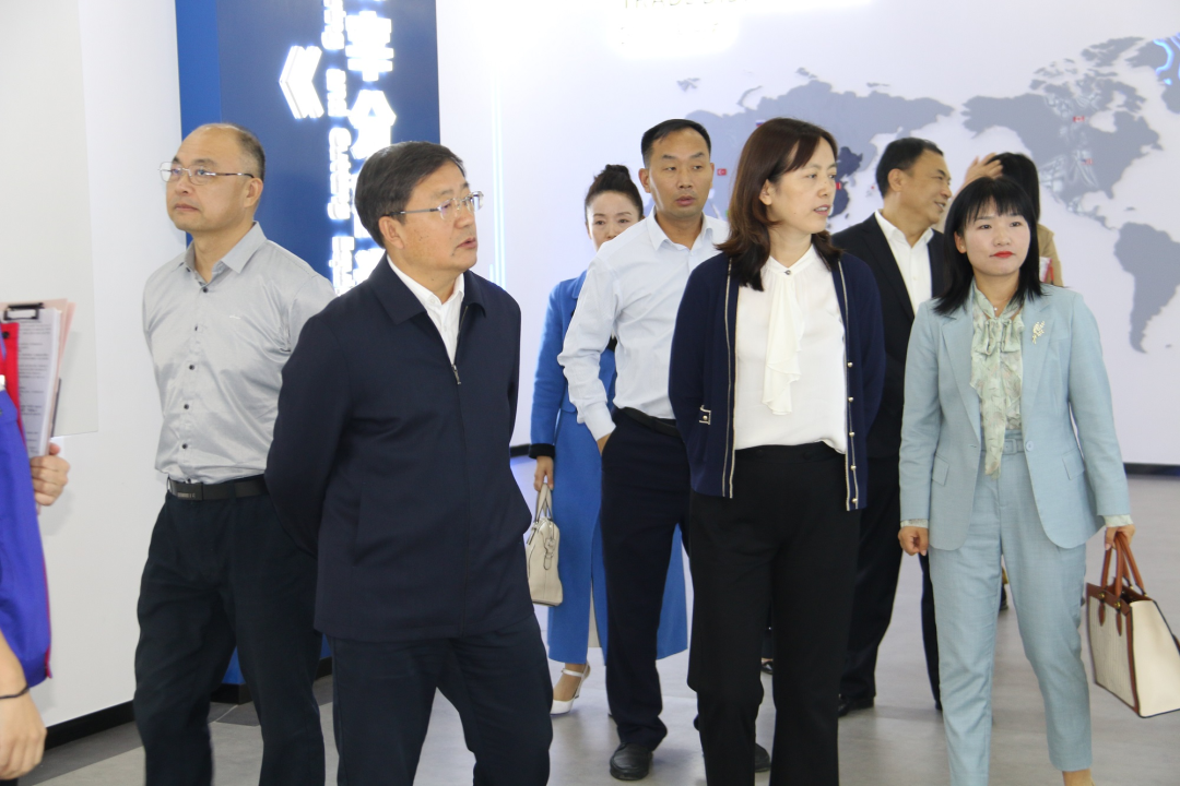 青島市科技局基礎研究處處長李欣一行蒞臨銳智考察指導市重點實驗室建設工作